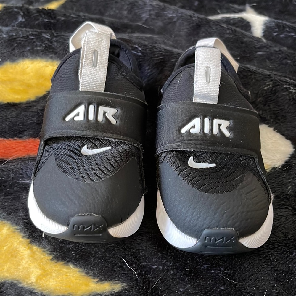 Nike Toddler Size 9 Slip On Sneakers